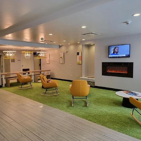 Spark By Hilton Erie Kearsarge Exterior photo