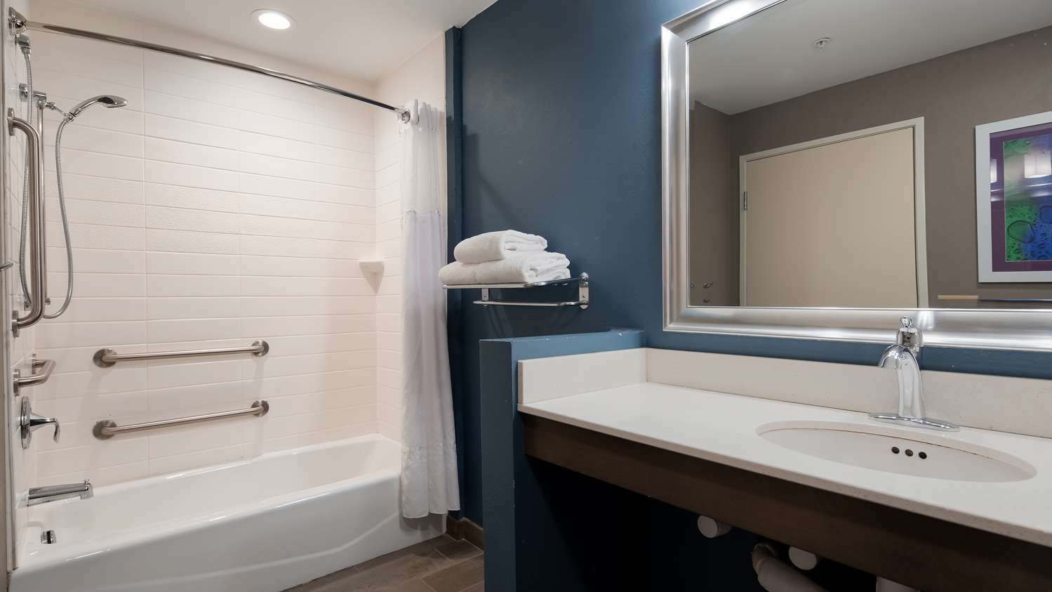 Spark By Hilton Erie Kearsarge Exterior photo